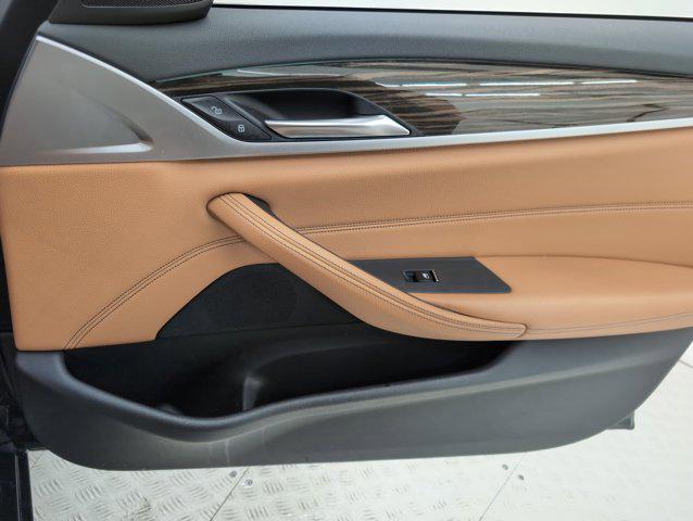 Photo of 2020 Jet Black BMW 530