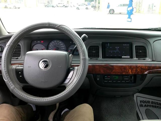 Photo of 2005 Light Green Mercury Grand Marquis