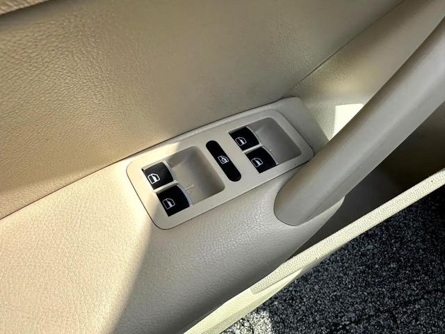Photo of 2014 Candy White Volkswagen Passat