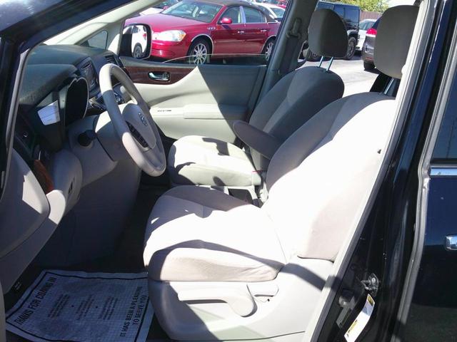 Photo of 2017 Super Black Nissan Quest