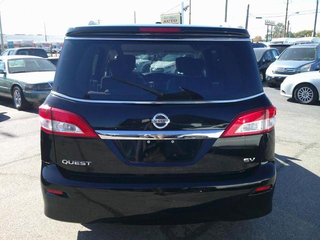 Photo of 2017 Super Black Nissan Quest