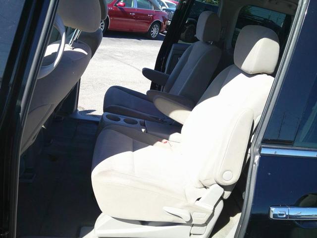 Photo of 2017 Super Black Nissan Quest