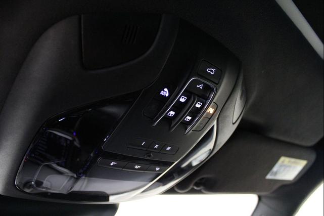 Photo of 2023 White Maserati Levante