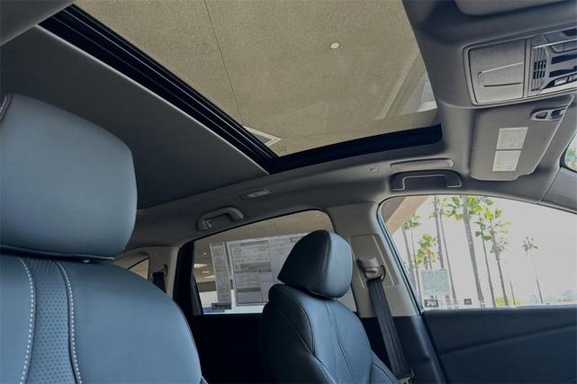 Photo of 2025 Platinum White Pearl Acura RDX