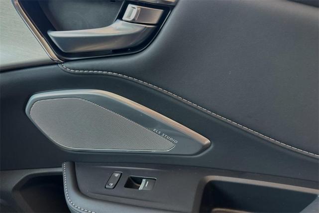 Photo of 2025 Platinum White Pearl Acura RDX