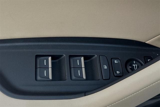 Photo of 2025 Platinum White Pearl Acura TLX