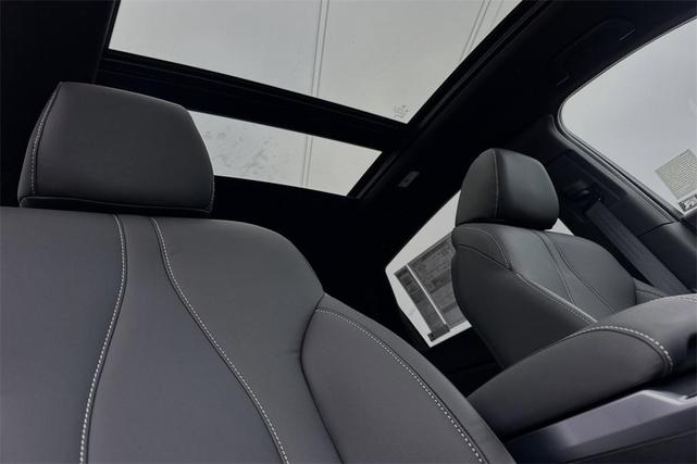 Photo of 2025 Solar Silver Metallic Acura RDX