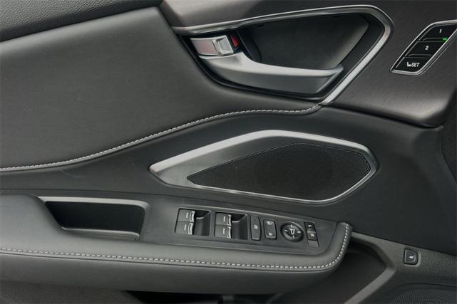 Photo of 2025 Solar Silver Metallic Acura RDX