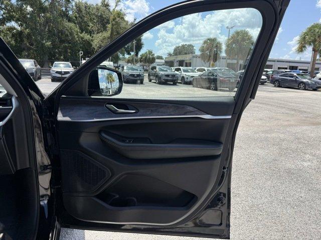 Photo of 2023 Diamond Black Jeep Grand Cherokee