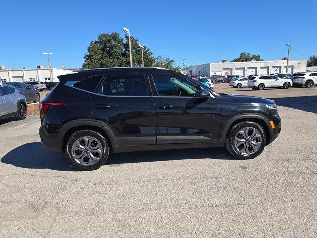 Photo of 2024 Fusion Orange Kia Seltos