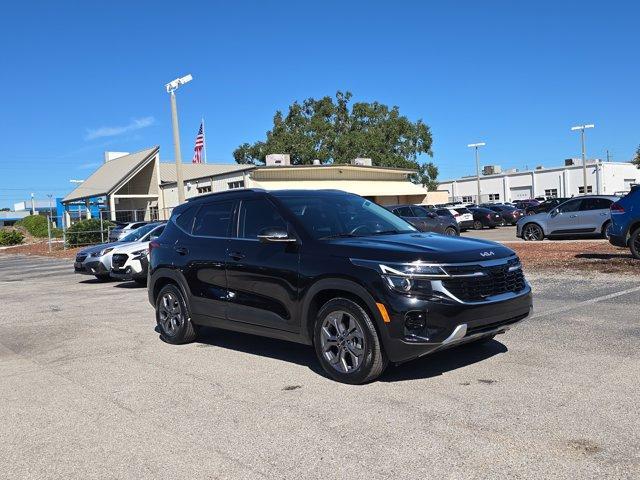 Photo of 2024 Fusion Orange Kia Seltos