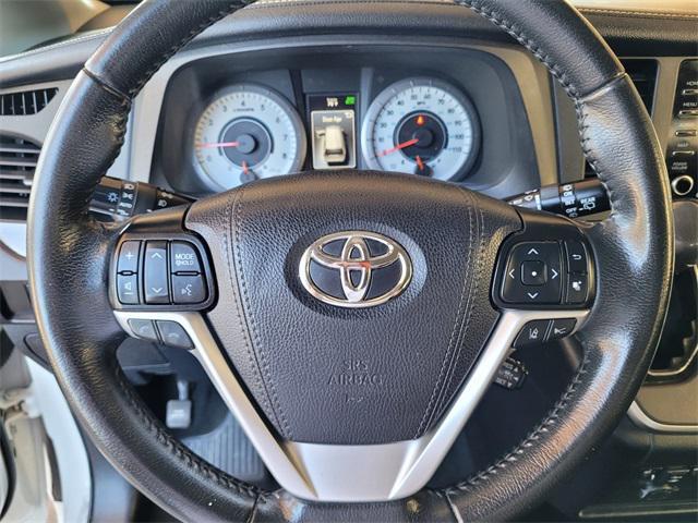 Photo of 2020 Super White Toyota Sienna