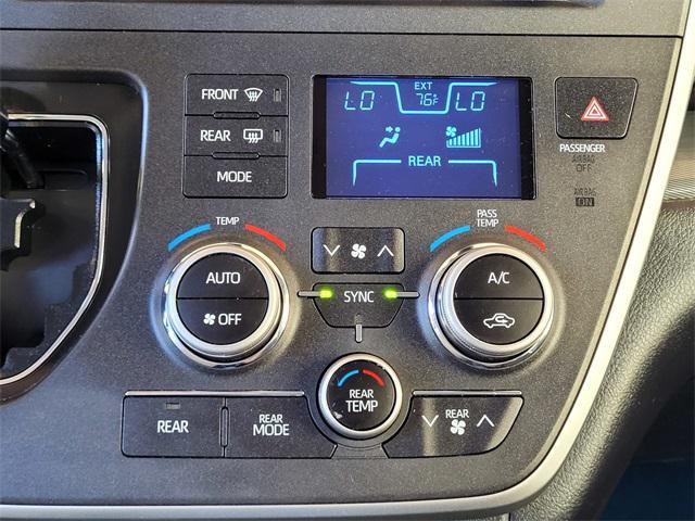 Photo of 2020 Super White Toyota Sienna