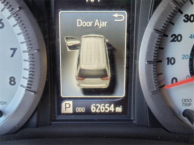 Photo of 2020 Super White Toyota Sienna