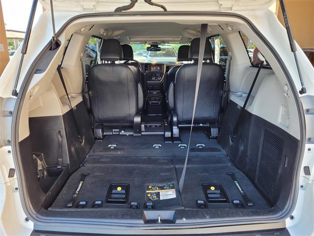 Photo of 2020 Super White Toyota Sienna