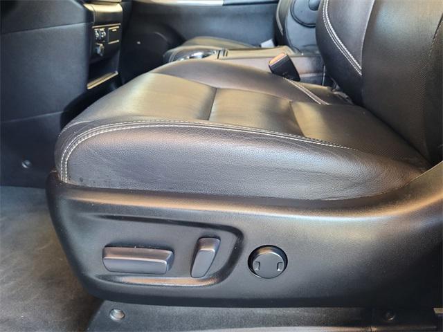 Photo of 2020 Super White Toyota Sienna