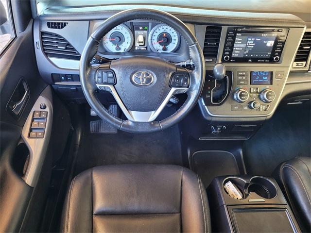 Photo of 2020 Super White Toyota Sienna