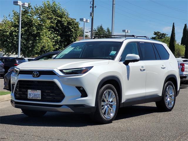 Photo of 2024 White Toyota Grand Highlander