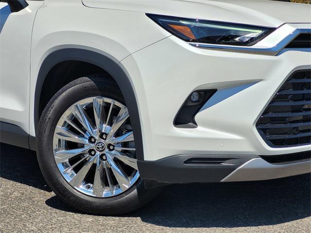 Photo of 2024 White Toyota Grand Highlander