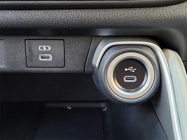 Photo of 2024 White Toyota Grand Highlander