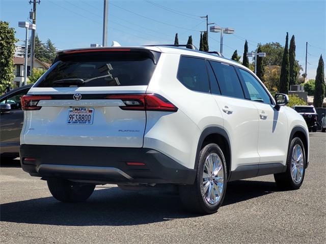 Photo of 2024 White Toyota Grand Highlander
