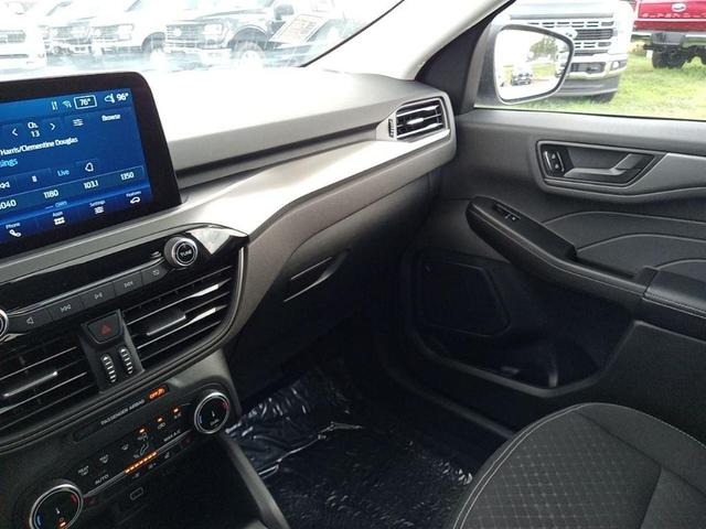 Photo of 2024 Iconic Silver Metallic Ford Escape