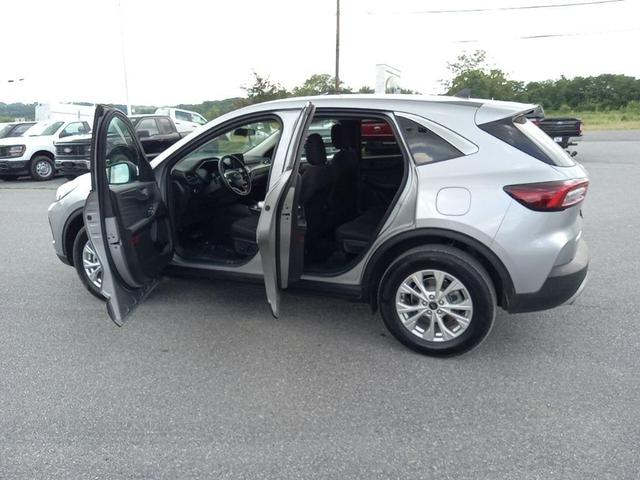Photo of 2024 Iconic Silver Metallic Ford Escape