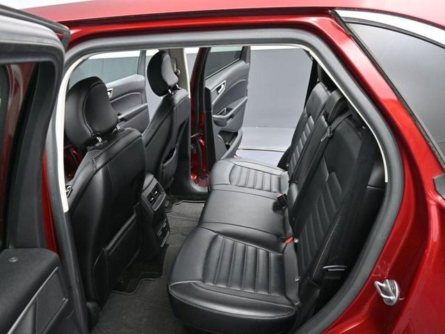 Photo of 2015 Ruby Red Metallic Tinted Clearcoat Ford Edge