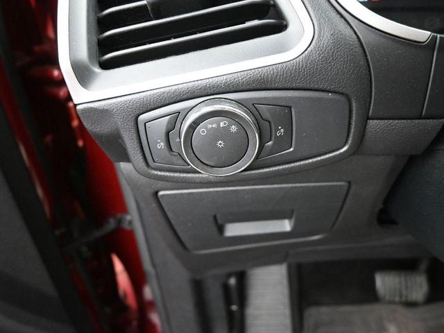 Photo of 2015 Ruby Red Metallic Tinted Clearcoat Ford Edge