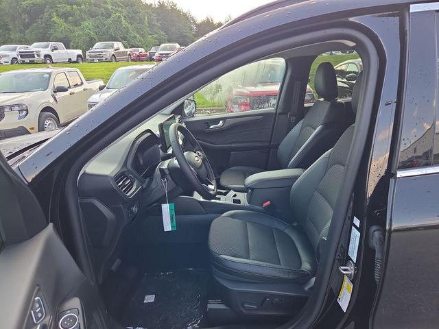 Photo of 2025 Agate Black Metallic Ford Escape