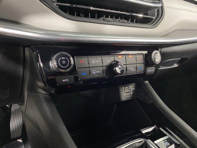 Photo of 2024 Diamond Black Crystal Pearlcoat Jeep Compass
