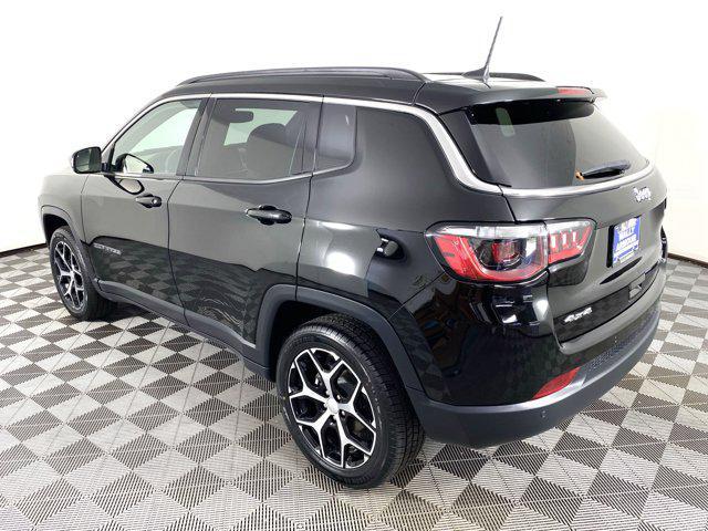 Photo of 2024 Diamond Black Crystal Pearlcoat Jeep Compass