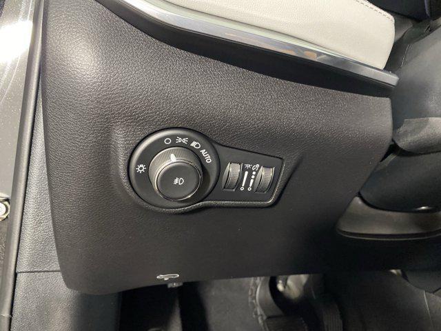 Photo of 2024 Diamond Black Crystal Pearlcoat Jeep Compass