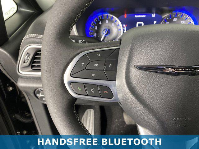 Photo of 2025 Diamond Black Crystal Pearlcoat Chrysler Pacifica