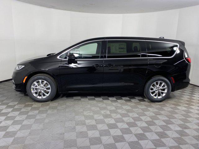 Photo of 2025 Diamond Black Crystal Pearlcoat Chrysler Pacifica