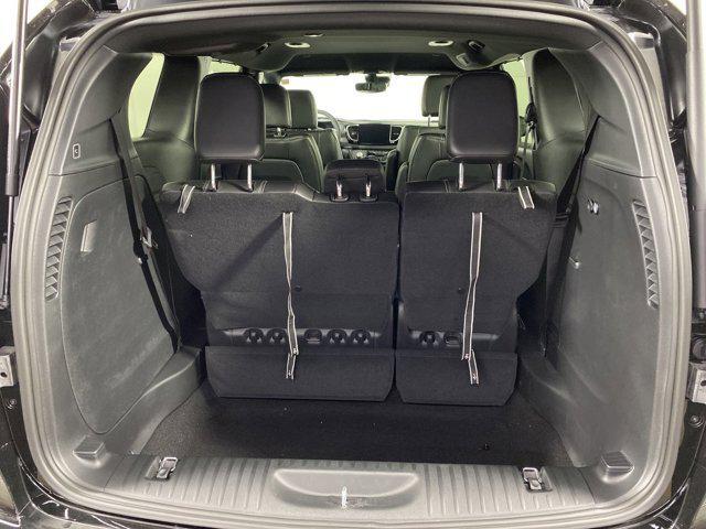 Photo of 2025 Diamond Black Crystal Pearlcoat Chrysler Pacifica
