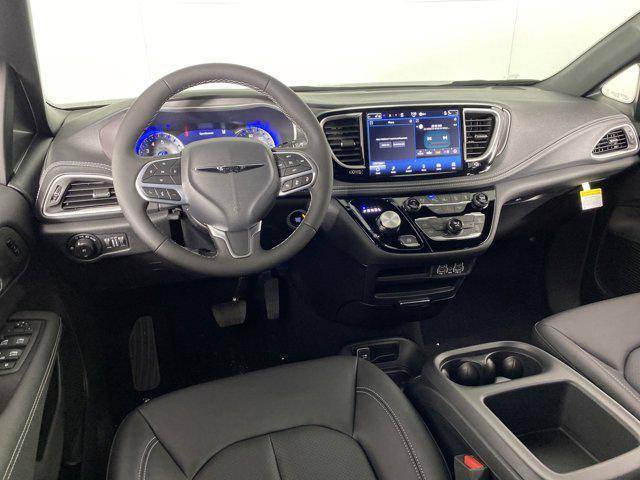 Photo of 2025 Diamond Black Crystal Pearlcoat Chrysler Pacifica