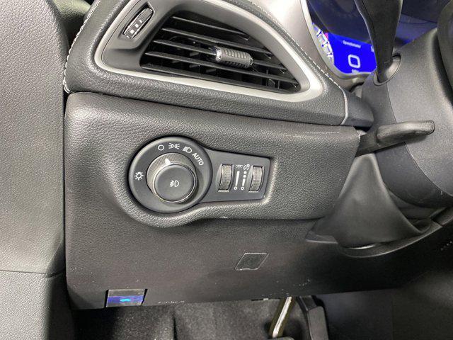 Photo of 2025 Diamond Black Crystal Pearlcoat Chrysler Pacifica