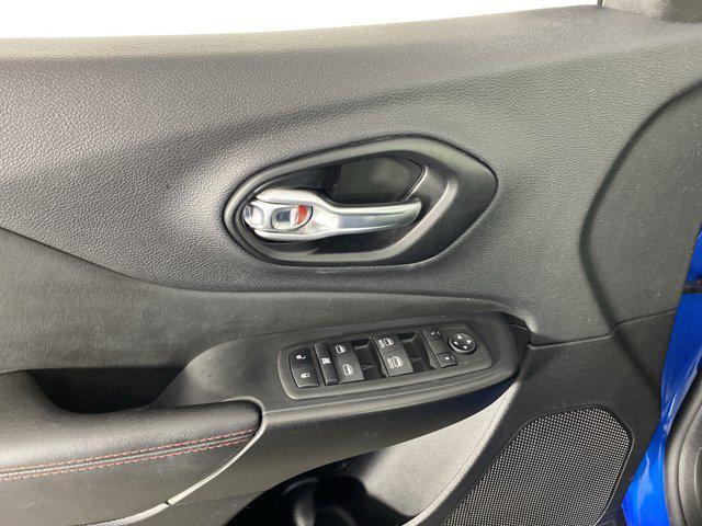 Photo of 2022 Hydro Blue Pearlcoat Jeep Cherokee