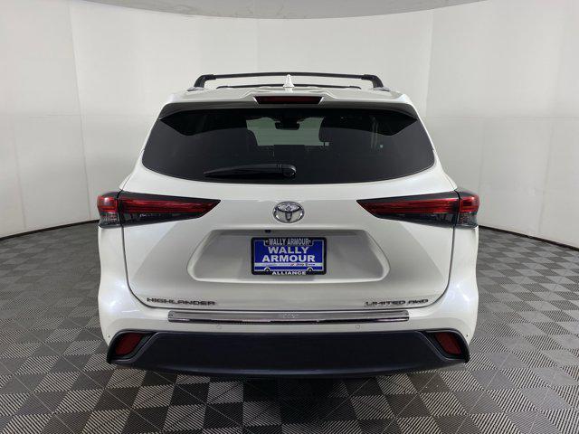 Photo of 2020 Blizzard Pearl Toyota Highlander