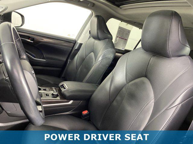 Photo of 2020 Blizzard Pearl Toyota Highlander