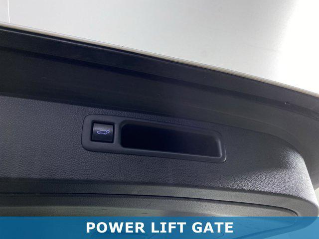 Photo of 2020 Blizzard Pearl Toyota Highlander