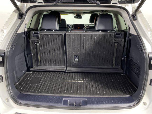 Photo of 2020 Blizzard Pearl Toyota Highlander