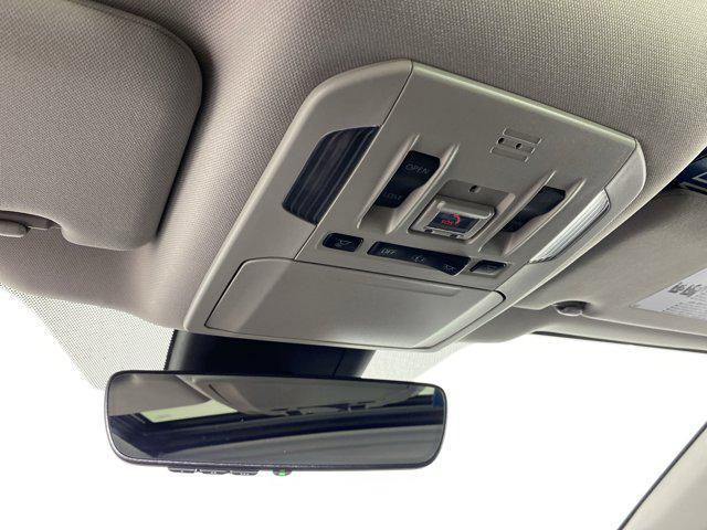 Photo of 2020 Blizzard Pearl Toyota Highlander