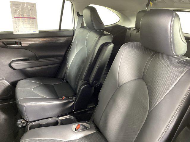 Photo of 2020 Blizzard Pearl Toyota Highlander