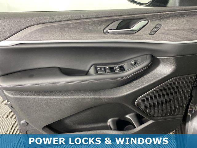 Photo of 2025 Baltic Gray Metallic Clearcoat Jeep Grand Cherokee L