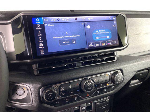 Photo of 2025 Black Clearcoat Jeep Wrangler
