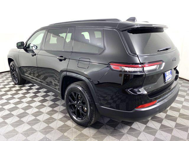 Photo of 2024 Diamond Black Crystal Pearlcoat Jeep Grand Cherokee L