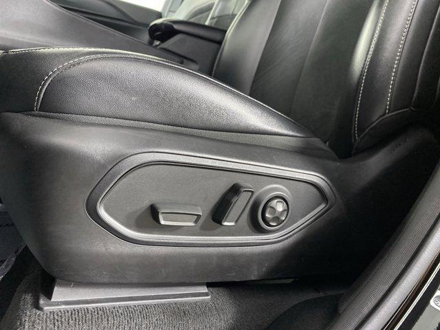 Photo of 2024 Diamond Black Crystal Pearlcoat Jeep Grand Cherokee L