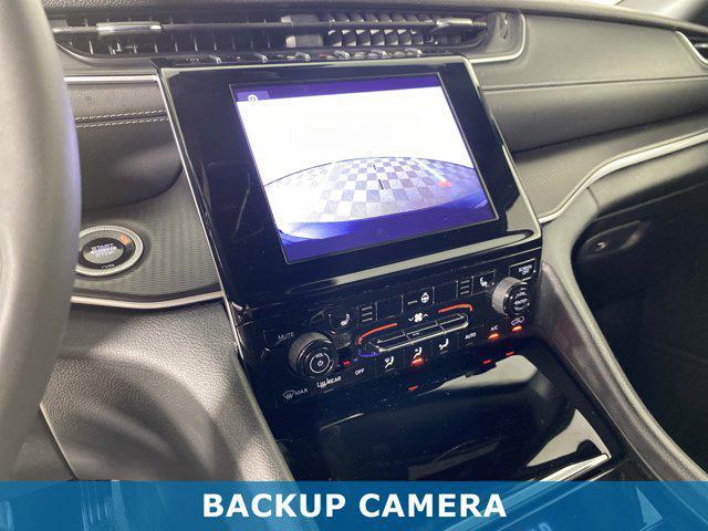Photo of 2024 Diamond Black Crystal Pearlcoat Jeep Grand Cherokee L